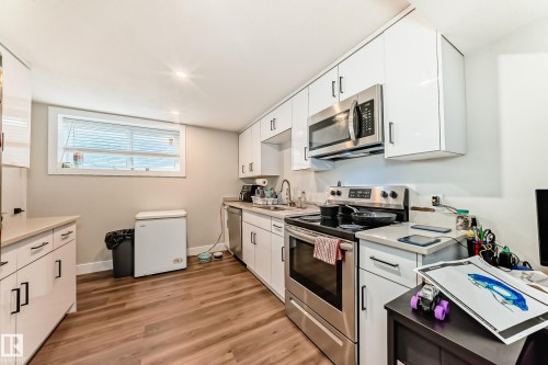 7604 7606 75 Street, Edmonton, AB - Indoor Photo Showing Kitchen