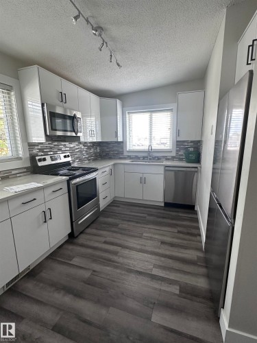 7604 7606 75 Street, Edmonton, AB - Indoor Photo Showing Kitchen With Upgraded Kitchen