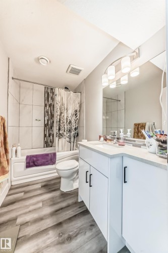 7604 7606 75 Street, Edmonton, AB - Indoor Photo Showing Bathroom