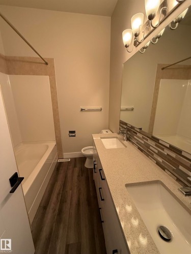 7604 7606 75 Street, Edmonton, AB - Indoor Photo Showing Bathroom