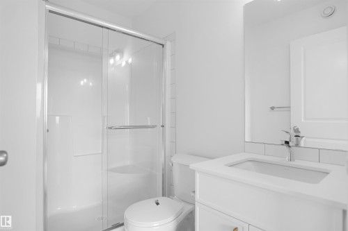 43 1009 Cy Becker Road, Edmonton, AB - Indoor Photo Showing Bathroom