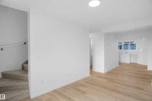 43 1009 Cy Becker Road, Edmonton, AB - Indoor Photo Showing Other Room