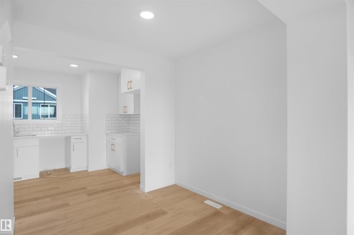 43 1009 Cy Becker Road, Edmonton, AB - Indoor Photo Showing Other Room