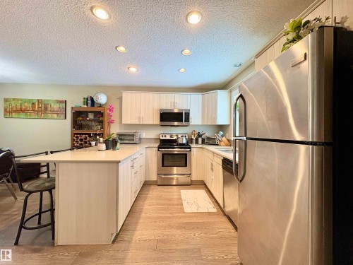 2344 71 Street, Edmonton, AB - Indoor Photo Showing Kitchen