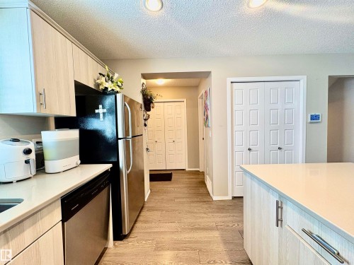 2344 71 Street, Edmonton, AB - Indoor Photo Showing Kitchen