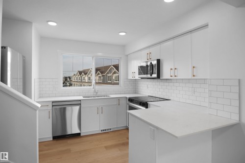 25 531 Merlin Landing Landing, Edmonton, AB - Indoor Photo Showing Kitchen With Upgraded Kitchen