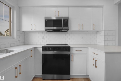 25 531 Merlin Landing Landing, Edmonton, AB - Indoor Photo Showing Kitchen