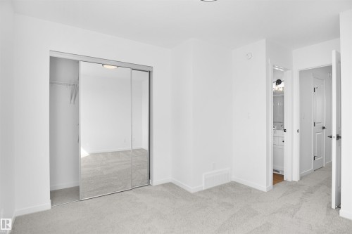 4 29 Airport Road, Edmonton, AB - Indoor Photo Showing Other Room