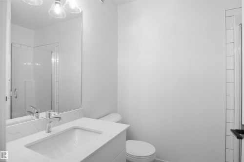 2103 210 Street, Edmonton, AB - Indoor Photo Showing Bathroom