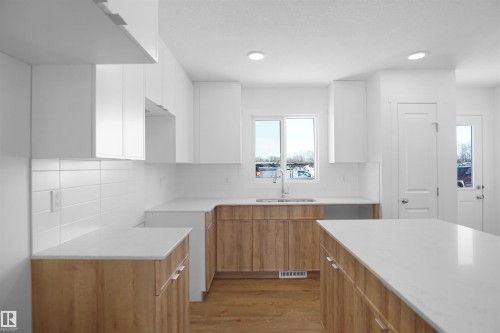 431 Aster Drive, Edmonton, AB - Indoor Photo Showing Kitchen