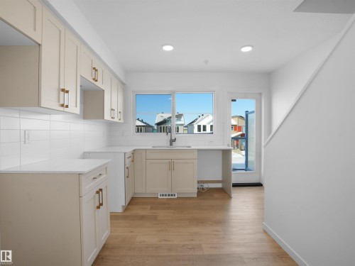 3-1209 Keswick Drive, Edmonton, AB - Indoor Photo Showing Kitchen