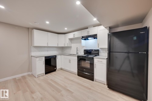 14903 77 Street, Edmonton, AB - Indoor Photo Showing Kitchen