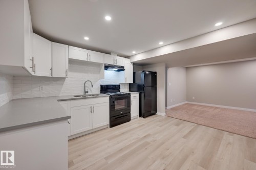 14903 77 Street, Edmonton, AB - Indoor Photo Showing Kitchen