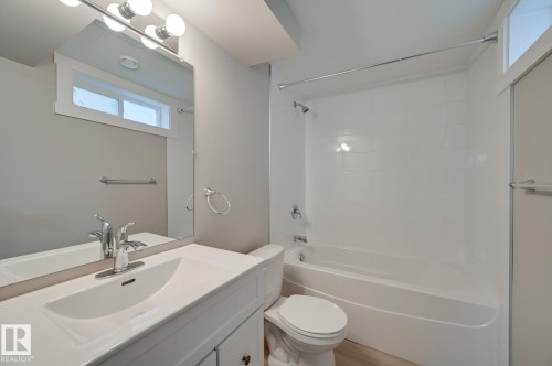 14903 77 Street, Edmonton, AB - Indoor Photo Showing Bathroom