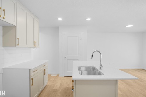 26 1430 Aster Way, Edmonton, AB - Indoor Photo Showing Other Room