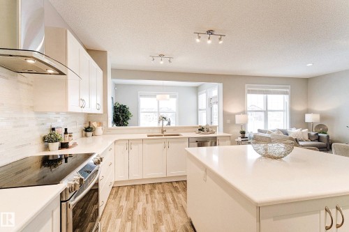 5441 Allbright Square Square, Edmonton, AB - Indoor Photo Showing Kitchen With Upgraded Kitchen