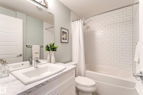 5441 Allbright Square Square, Edmonton, AB - Indoor Photo Showing Bathroom