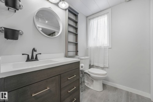 5204 47 Street, Redwater, AB - Indoor Photo Showing Bathroom