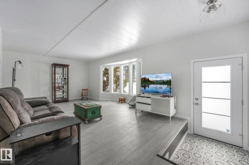 5204 47 Street, Redwater, AB - Indoor Photo Showing Other Room