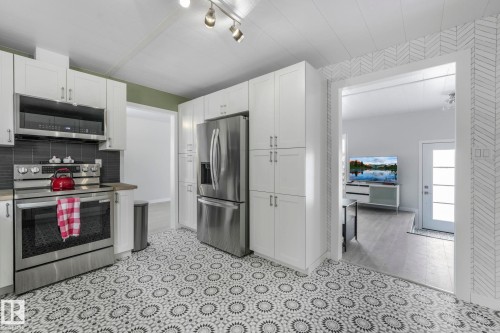 5204 47 Street, Redwater, AB - Indoor Photo Showing Kitchen