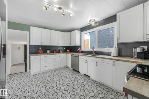 5204 47 Street, Redwater, AB - Indoor Photo Showing Kitchen With Double Sink