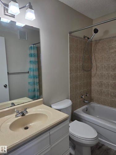 8006 15A Avenue, Edmonton, AB - Indoor Photo Showing Bathroom
