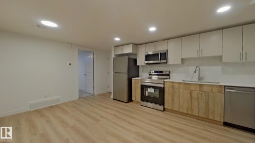Bsmt 1039 Aster Boulevard, Edmonton, AB - Indoor Photo Showing Kitchen