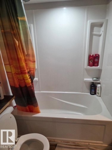 633 Willow Court, Edmonton, AB - Indoor Photo Showing Bathroom