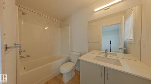 Main 1039 Aster Boulevard, Edmonton, AB - Indoor Photo Showing Bathroom