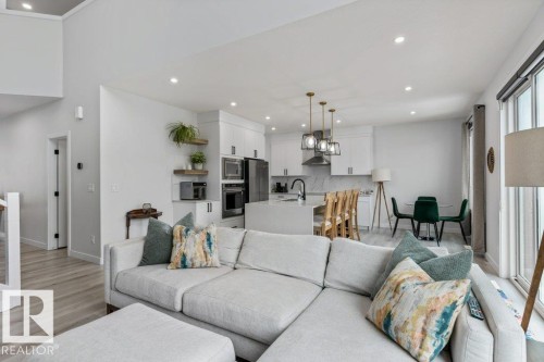 6464 King Wynd, Edmonton, AB - Indoor Photo Showing Living Room