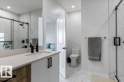 6464 King Wynd, Edmonton, AB - Indoor Photo Showing Bathroom