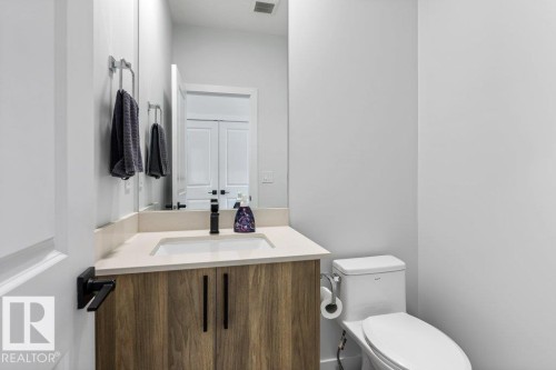 6464 King Wynd, Edmonton, AB - Indoor Photo Showing Bathroom