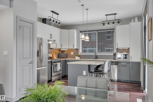 1641 Cunningham Way, Edmonton, AB - Indoor Photo Showing Kitchen With Upgraded Kitchen