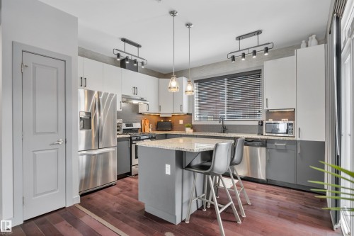 1641 Cunningham Way, Edmonton, AB - Indoor Photo Showing Kitchen With Upgraded Kitchen