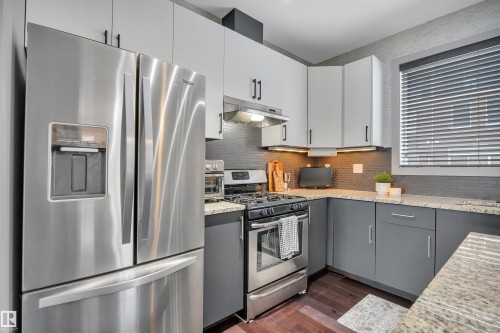 1641 Cunningham Way, Edmonton, AB - Indoor Photo Showing Kitchen