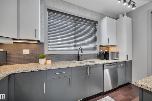 1641 Cunningham Way, Edmonton, AB - Indoor Photo Showing Kitchen