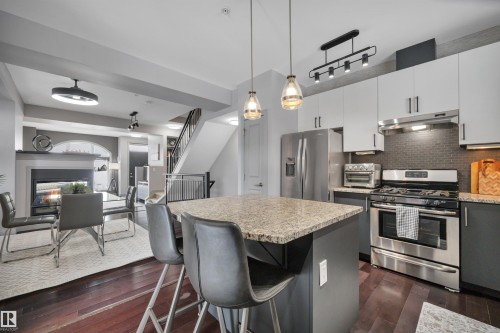 1641 Cunningham Way, Edmonton, AB - Indoor Photo Showing Kitchen With Upgraded Kitchen