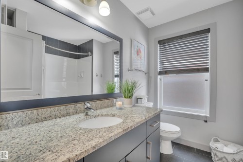 1641 Cunningham Way, Edmonton, AB - Indoor Photo Showing Bathroom