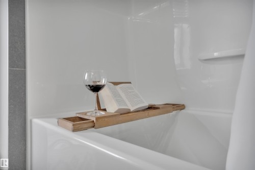 1641 Cunningham Way, Edmonton, AB - Indoor Photo Showing Bathroom