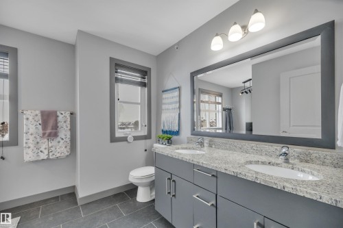 1641 Cunningham Way, Edmonton, AB - Indoor Photo Showing Bathroom