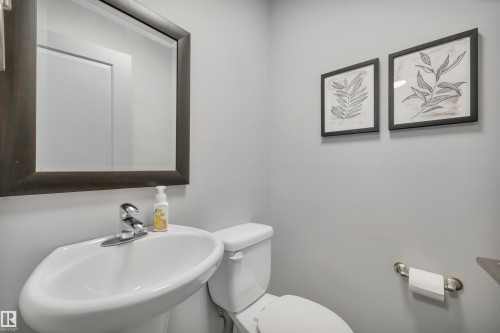 1641 Cunningham Way, Edmonton, AB - Indoor Photo Showing Bathroom