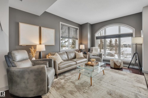 1641 Cunningham Way, Edmonton, AB - Indoor Photo Showing Living Room