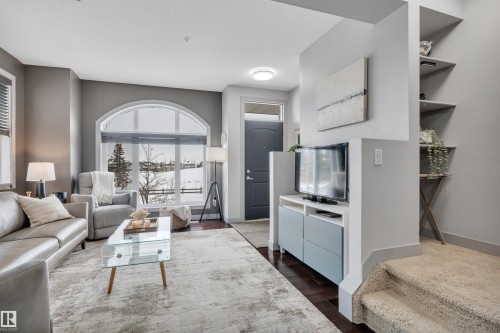 1641 Cunningham Way, Edmonton, AB - Indoor Photo Showing Living Room