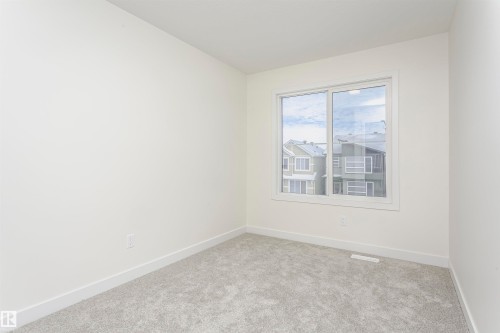 Carpeted empty room featuring baseboards - 5111 Kinney Way Sw, Edmonton, AB - Indoor Photo Showing Other Room