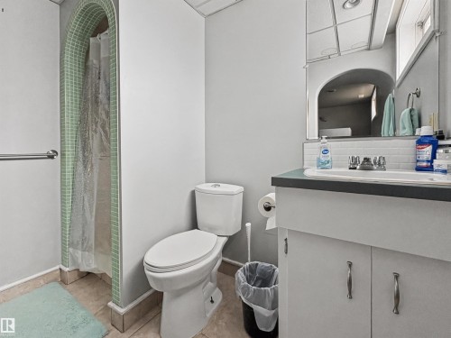 Full bathroom with vanity, a shower with curtain, and backsplash - 4602 42 Avenue, Bonnyville Town, AB - Indoor Photo Showing Bathroom