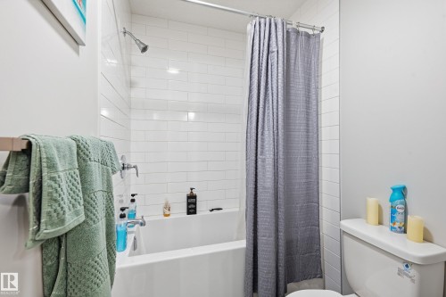 Full bathroom with toilet and shower / bath combination with curtain - 7803 Yorke Road, Edmonton, AB - Indoor Photo Showing Bathroom
