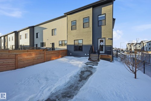 Snow covered house with a fenced backyard - 7803 Yorke Road, Edmonton, AB - Outdoor