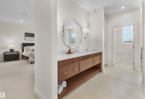 4183 Cameron Heights Point(E), Edmonton, AB - Indoor Photo Showing Bathroom