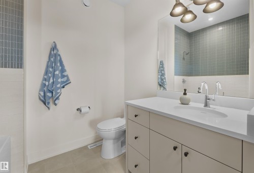 4183 Cameron Heights Point(E), Edmonton, AB - Indoor Photo Showing Bathroom