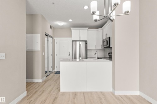 412 12804 140 Avenue, Edmonton, AB - Indoor Photo Showing Kitchen